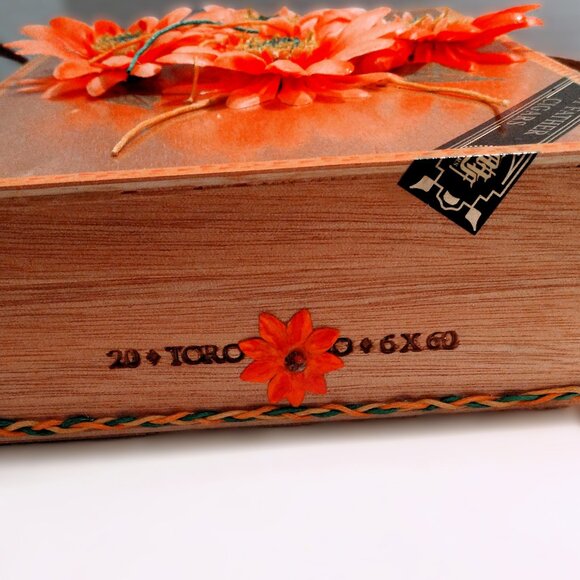 Suenos de Saundra Upcycled Collection, Jaime Garcia, My Father Cigar Box, Purse - Picture 6 of 12